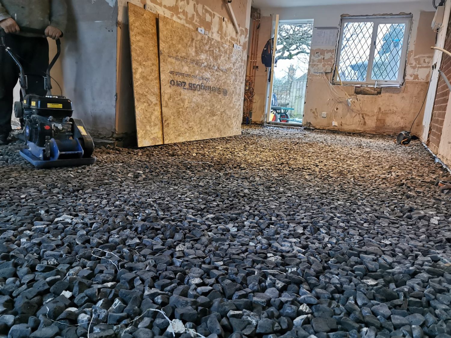 Foam glass aggregate going down in a floor