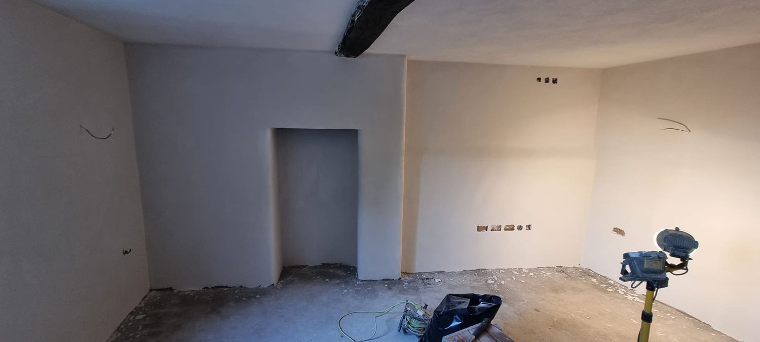 Finished lime floor & lime plaster in living room