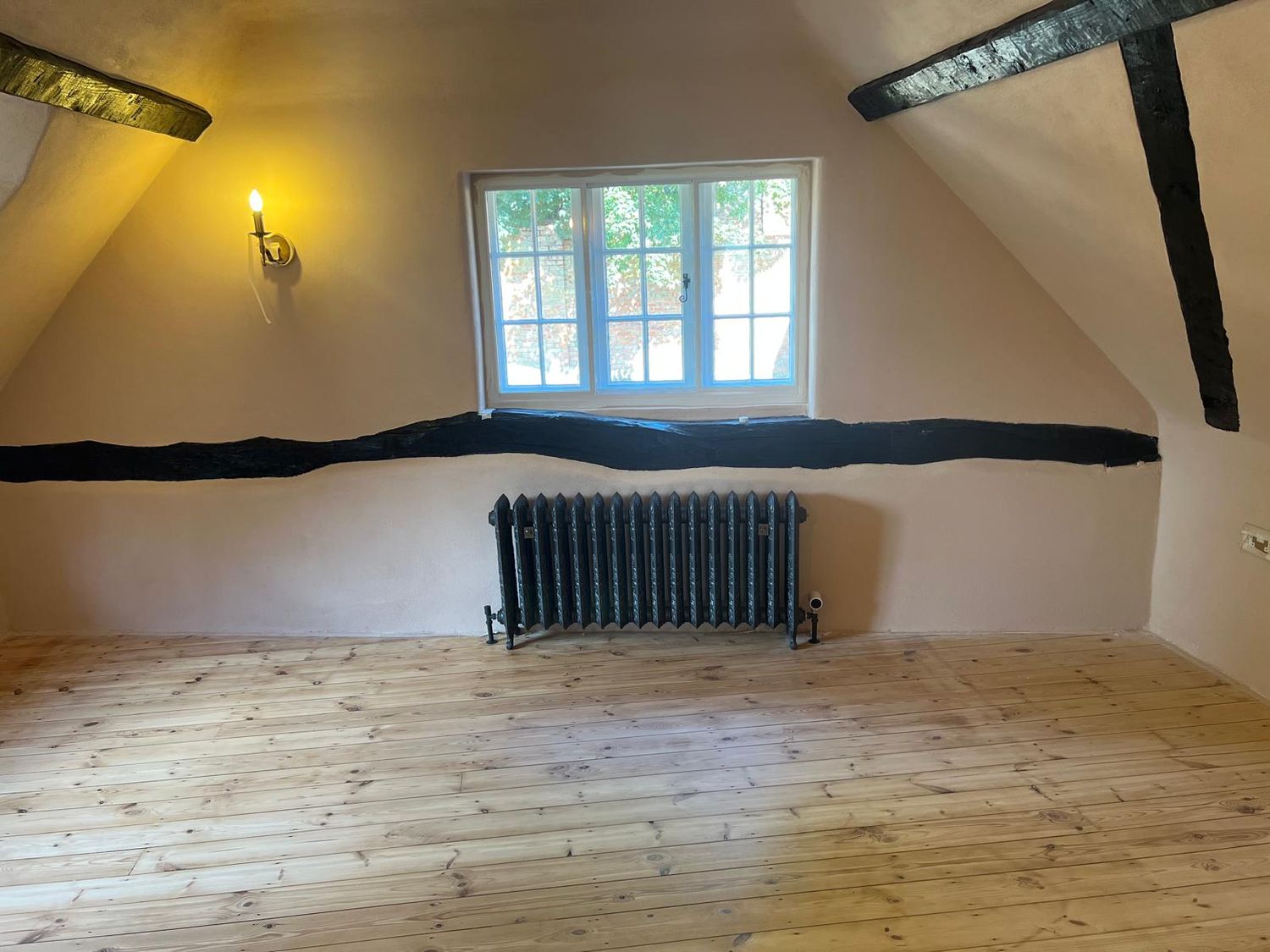 Finished room, lime plaster and exposed beams