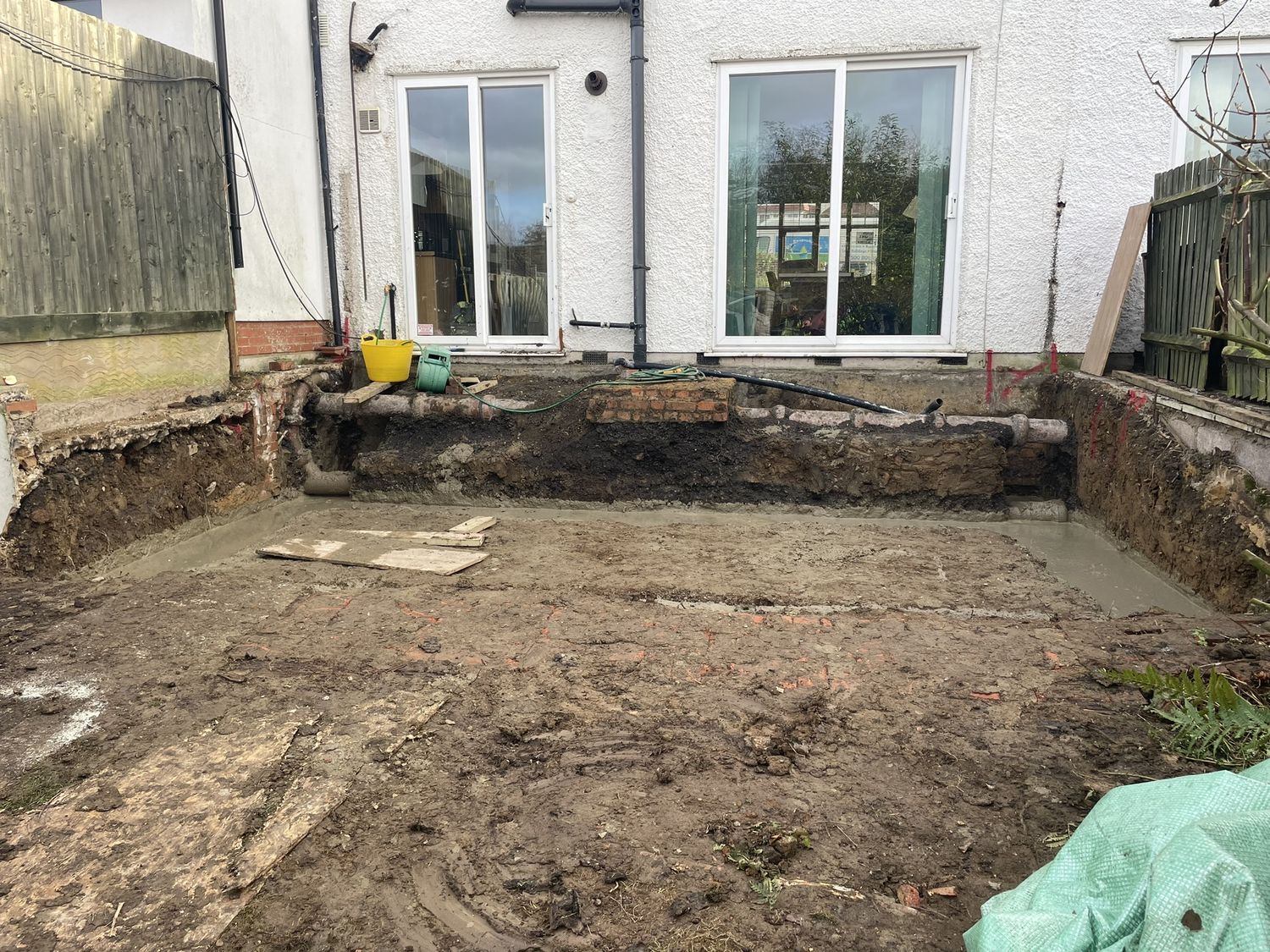 Excavation for foundations and for terrace with underfloor storage