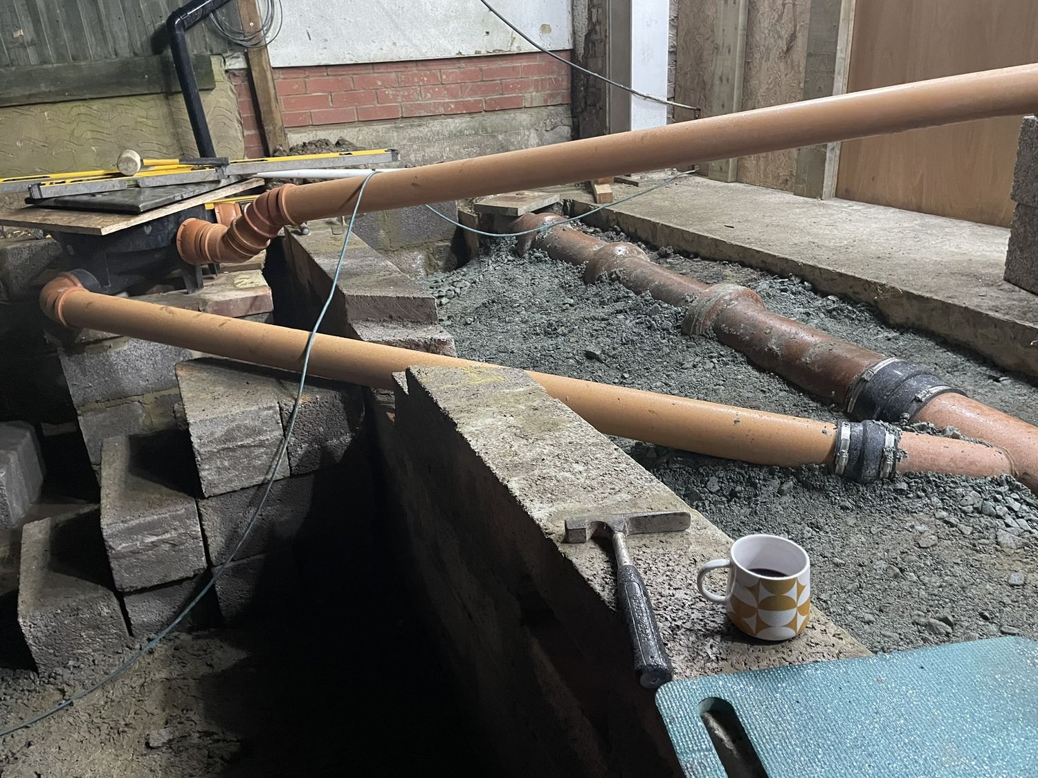 New manhole, connecting sewer pipes