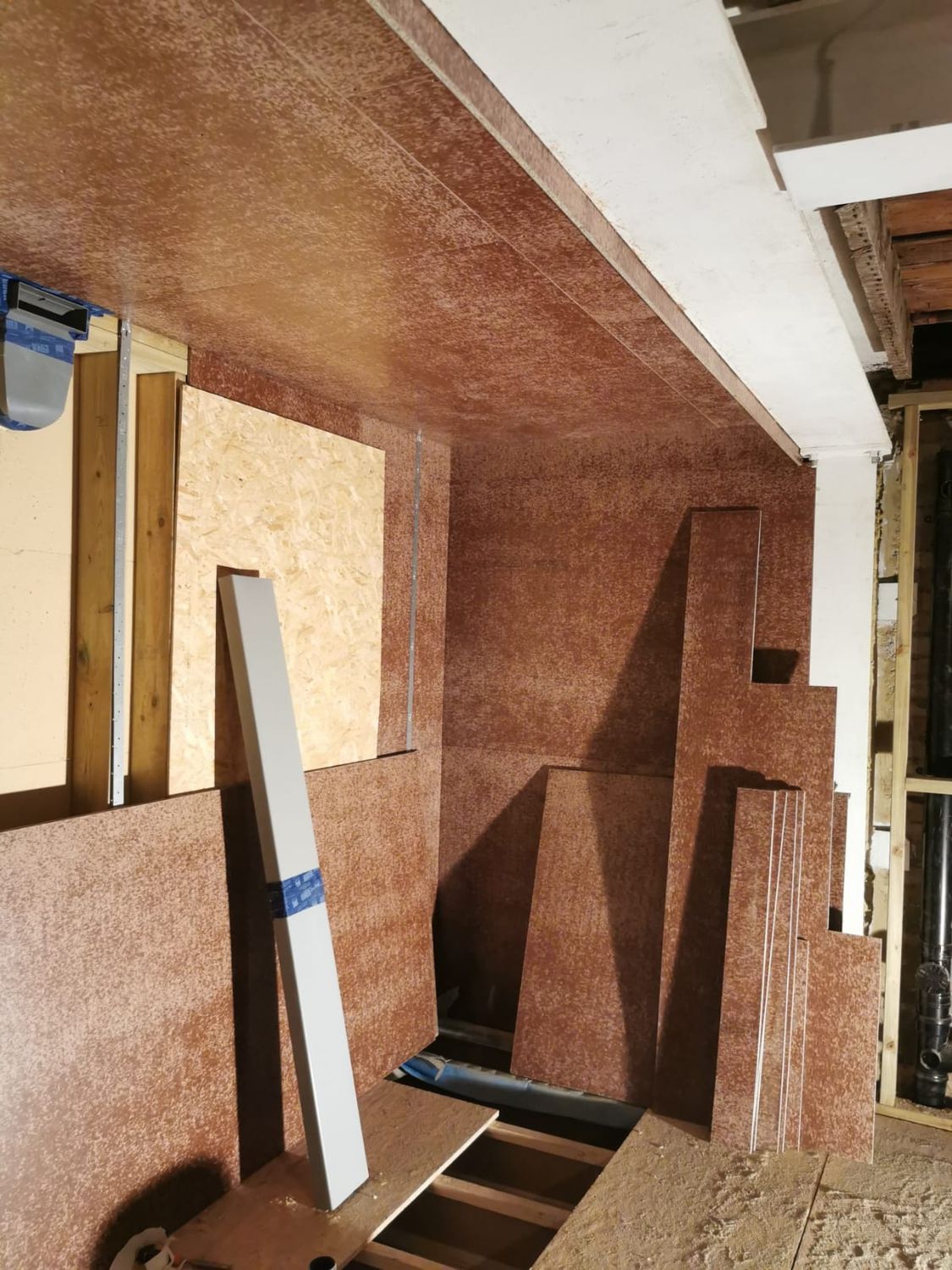 Installing Finsa SuperPan VapourStop Airtightness board to extension roof and walls