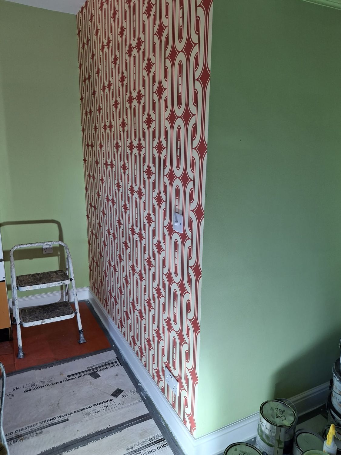 Kitchen wallpaper and paint