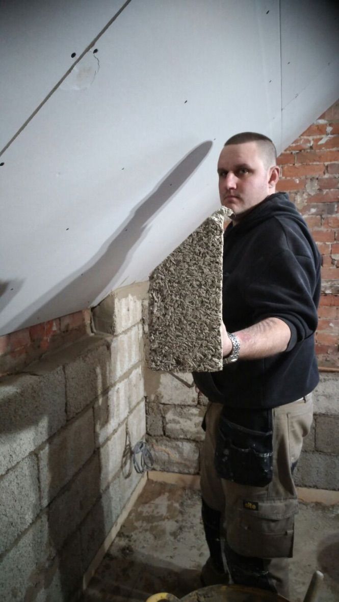 Loft room, fitting of chamfered hemp blocks