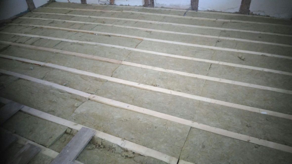 Suspended floor insulation with rockwool