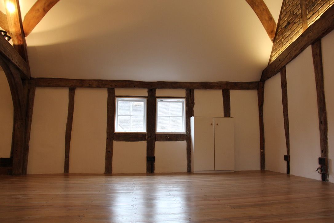 Fully insulated and refurbished living room with exposed oak structure and lime plastered panels