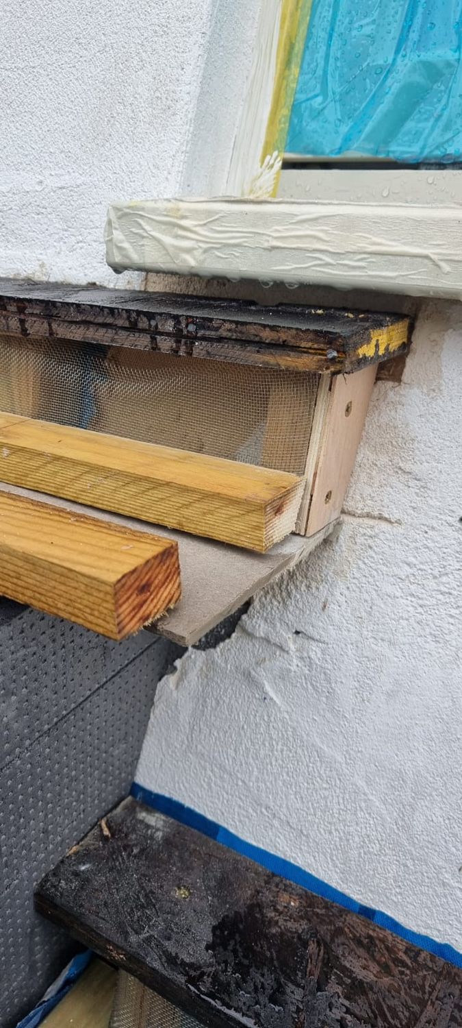 Roof insulation - ventilation detail - upstand with insect mesh
