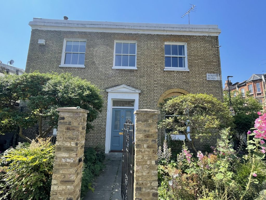 External wall insulation with wood fibre