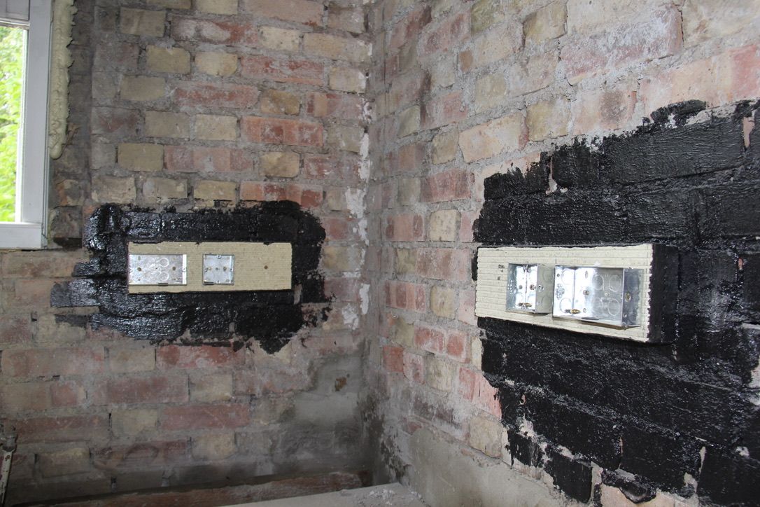 Socket boxes installed onto Phonotherm structural insulation boards