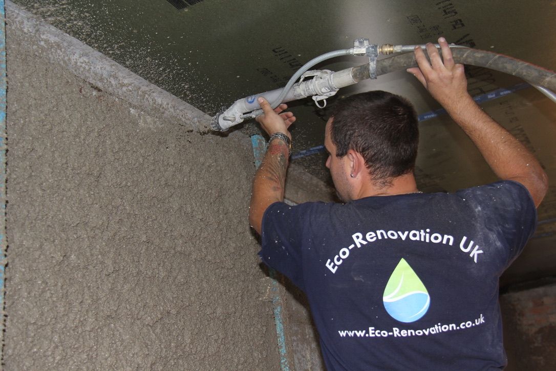 Spraying Diathonite Evolution lime-cork-clay insulation plaster onto masonry walls