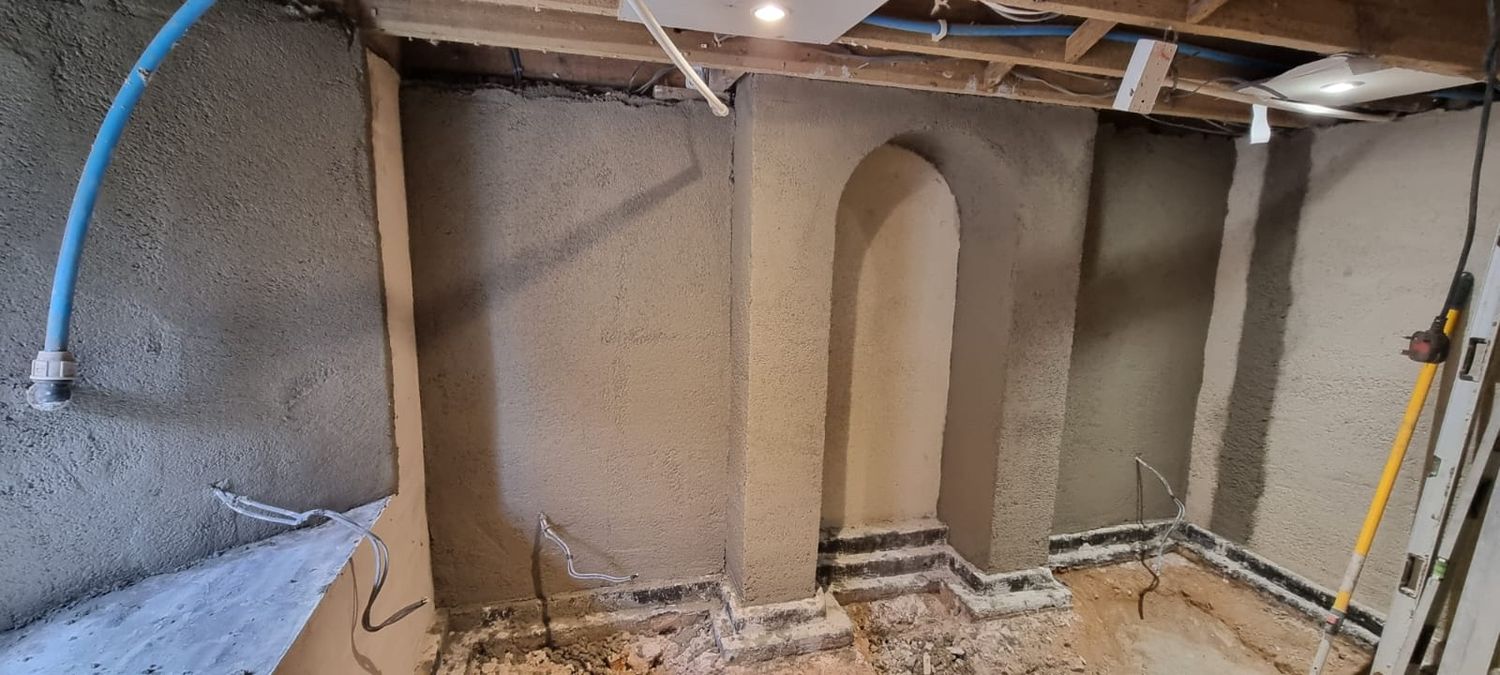 Internal wall insulation with plaster application