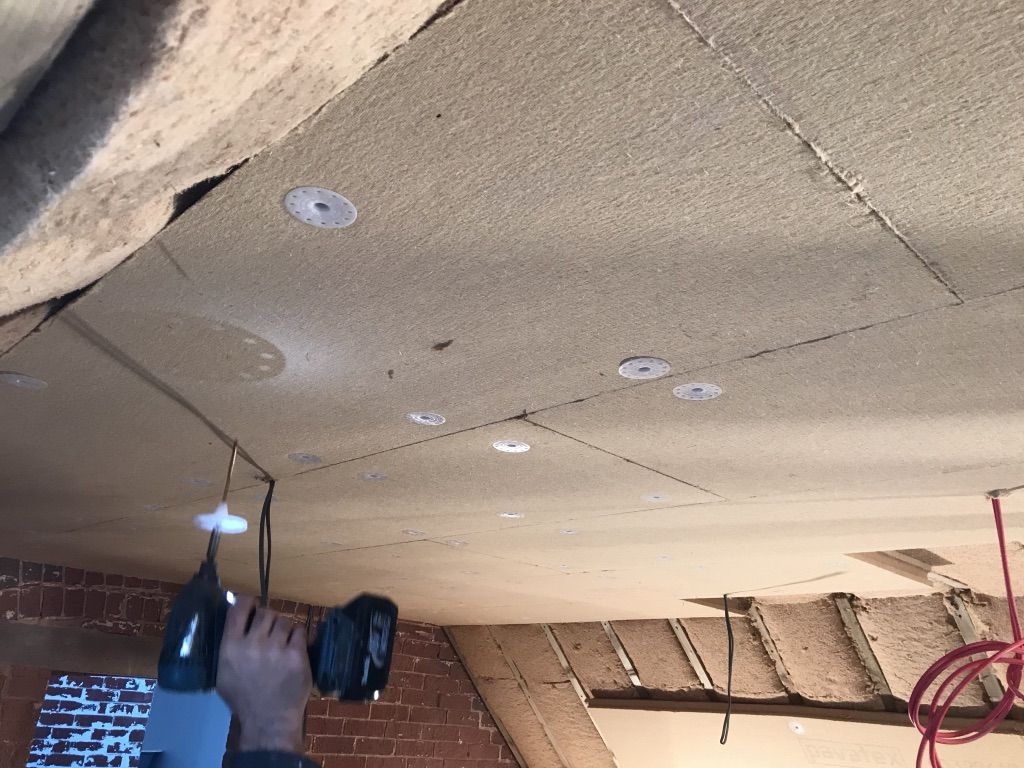 Fixing wood fibre insulation boards onto ceiling