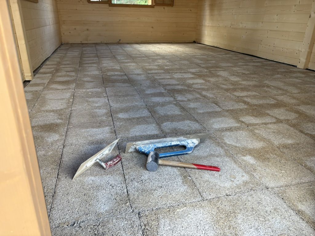 Floor insulated with IsoHemp hempcrete blocks
