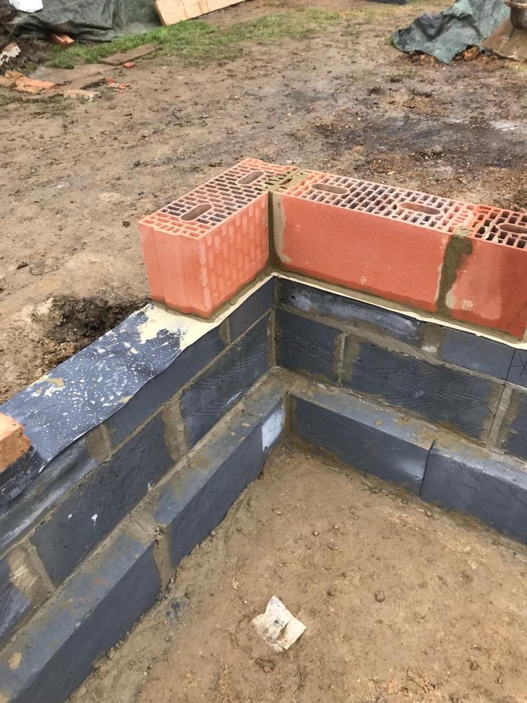 Building new walls with porotherm monolithic ceramic blocks