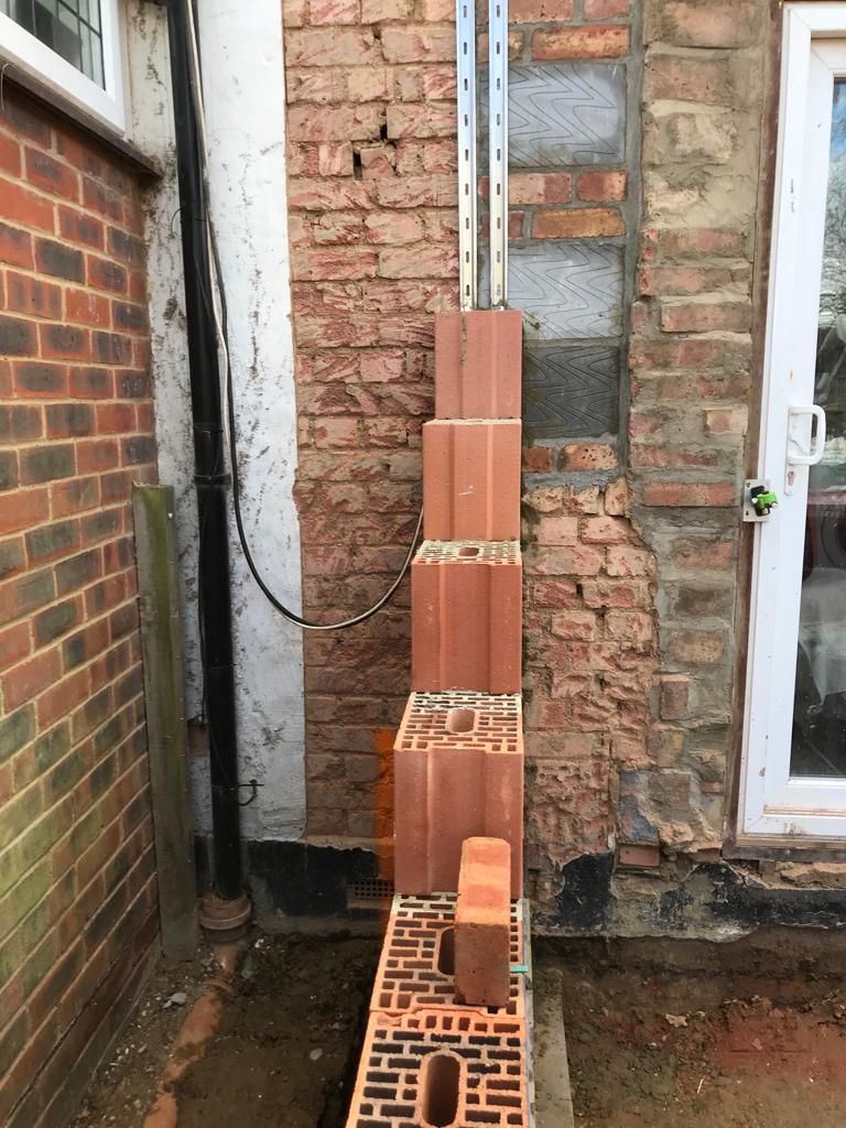 Building new walls with porotherm monolithic ceramic blocks