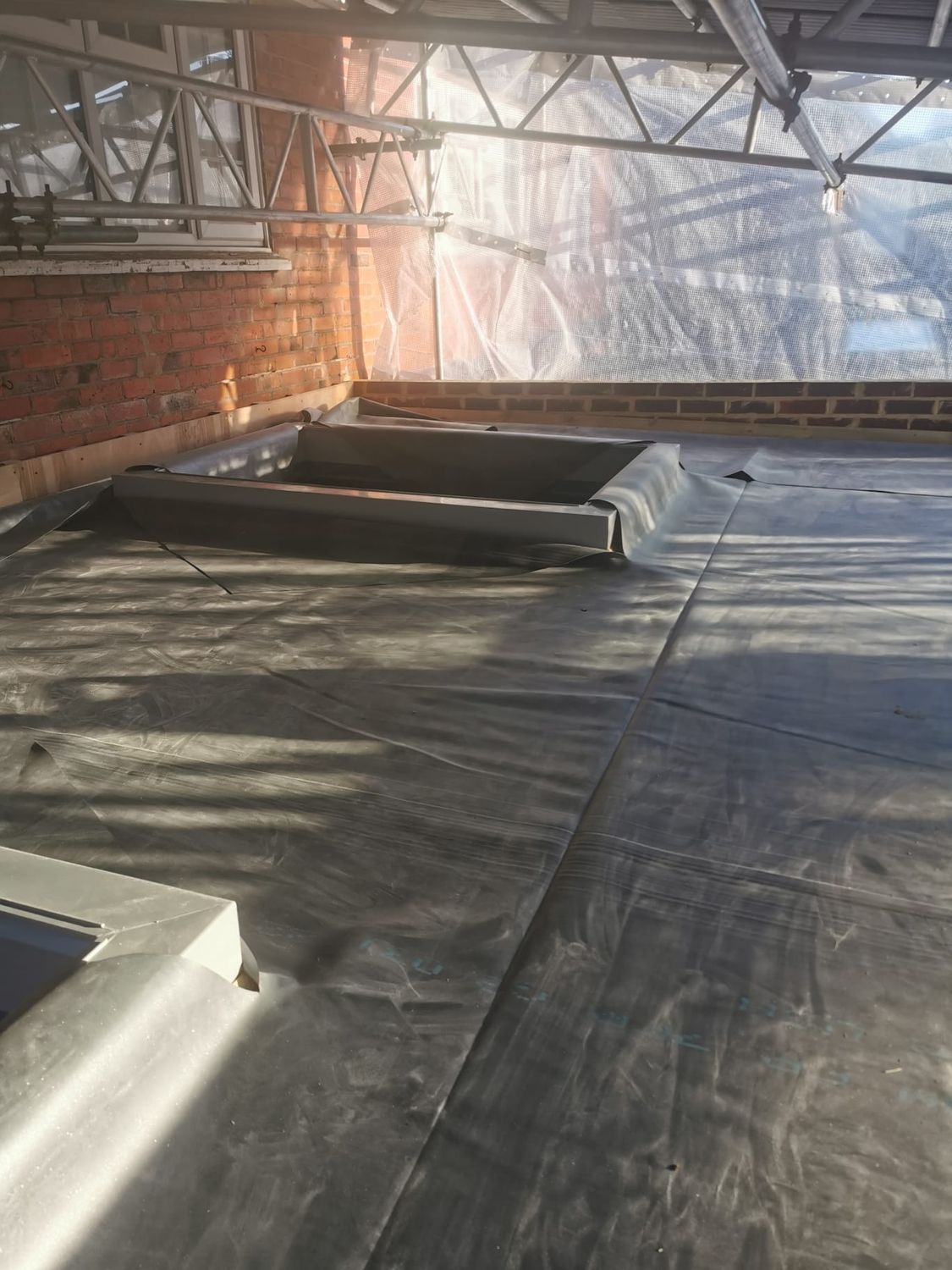 Installation of EPDM waterproofing liner for green roof to extension in Guildford