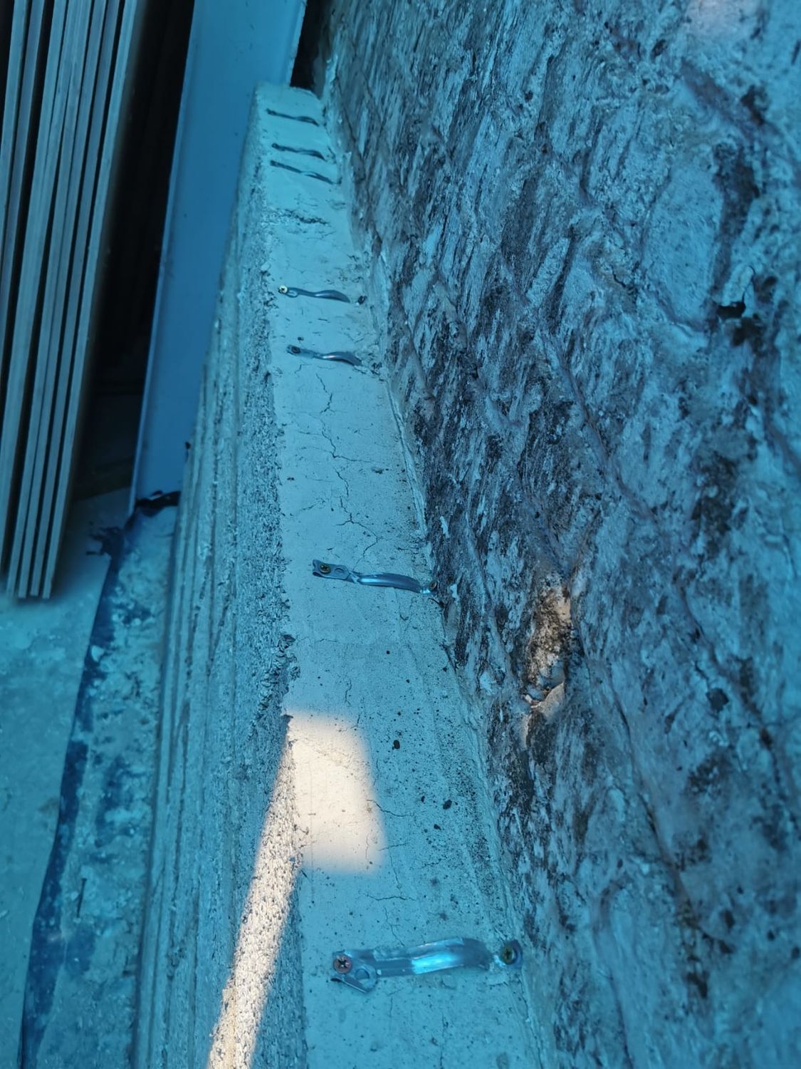 Insulating existing wall with hempcrete blocks