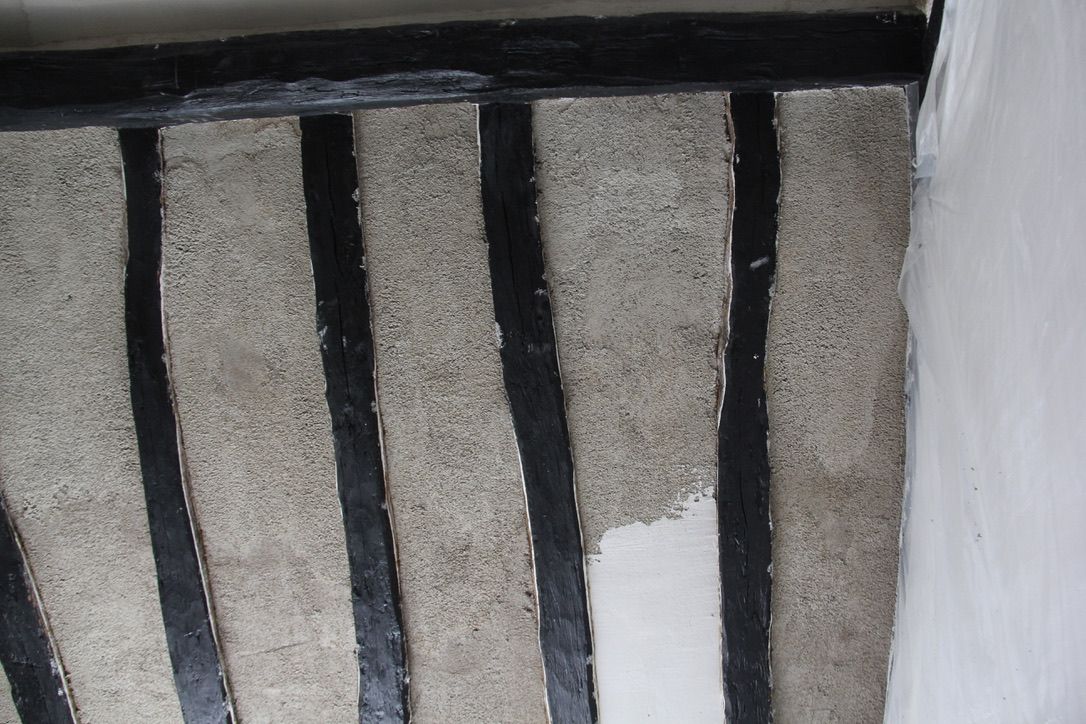 Application of Argatherm and argacem Ultrafine top coat lime plaster onto lath between rafters
